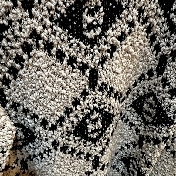 Black and white womens sweater size S/M. Brand is Miracle USA - Picture 4 of 7